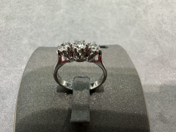 18CT 750 18k White GOLD, Three DIAMOND Ring