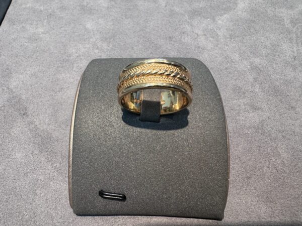 18k 18ct 750 Gold Ring 13.63g