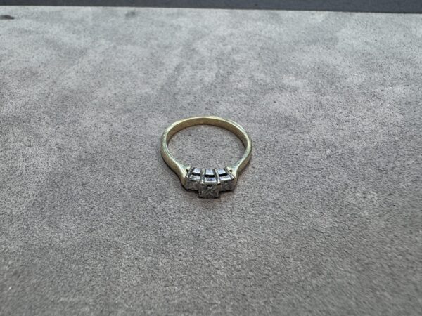 18k 18ct 750 Gold Ring 3.85g - Image 2