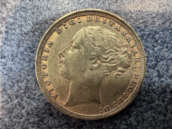 1871 Victoria Young Head Gold Full Sovereign Coin - Image 3