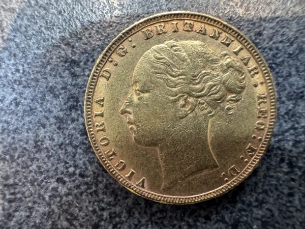 1876 Victoria Young Head Gold Full Sovereign Coin - Image 3