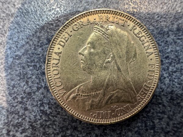 1893 Victoria Veiled Head Gold Full Sovereign coin - Image 3