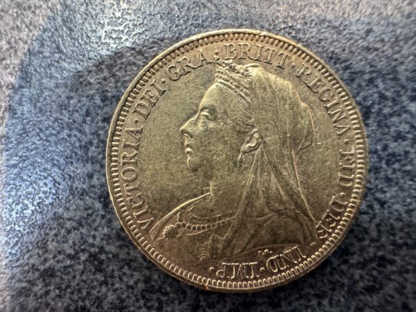 1895 Victoria Veiled Head Gold Full Sovereign coin - Image 3