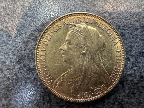 1899 Victoria Veiled Head Gold Full Sovereign coin - Image 3