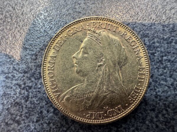 1901 Victoria Veiled Head Gold Full Sovereign coin - Image 3