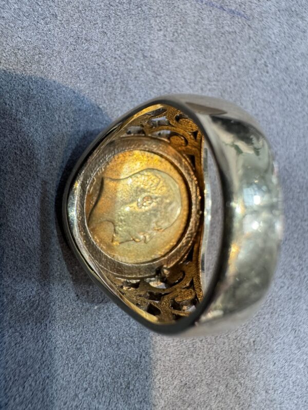 Half Sovereign Ring on 9k 9ct 375 Gold 14.61g - Image 9