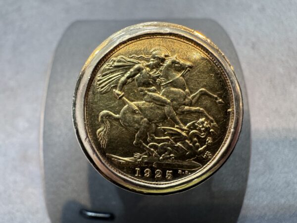 Full Sovereign Ring on 9k gold Frame - 1925 coin George V Sovereign