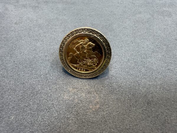 Full Sovereign Ring on 9k gold Frame 1982 Gold Full Sovereign Coin Elizabeth II - Image 2