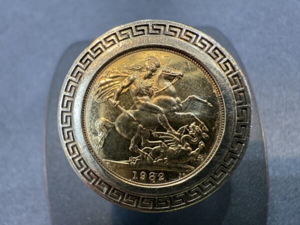 Full Sovereign Ring on 9k gold Frame 1982 Gold Full Sovereign Coin Elizabeth II
